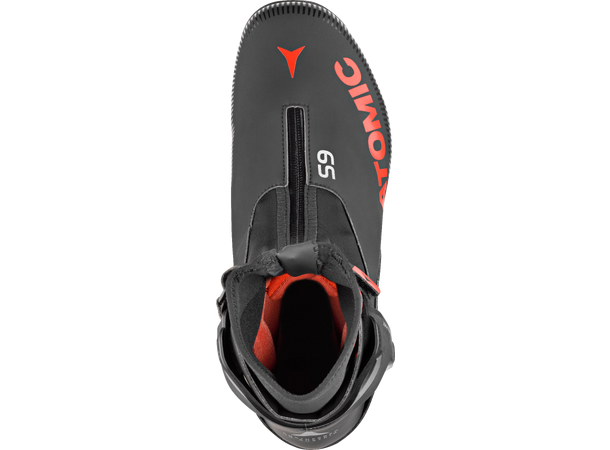 Atomic Redster S9 Black/Red 45 1/3 Topp skøyteskisko med karbonsåle