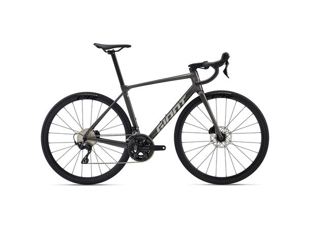 Giant TCR Advanced 2 KOM Stealth Chrome Lett, rask og aerodynamisk 