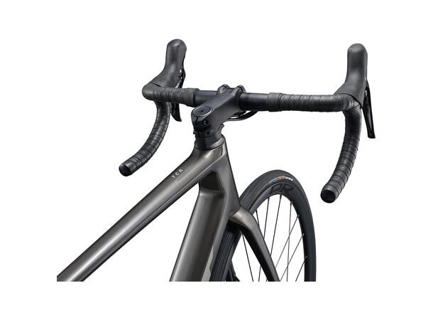 Giant TCR Advanced 2 KOM Stealth Chrome Lett, rask og aerodynamisk 