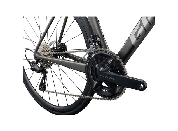 Giant TCR Advanced 2 KOM Stealth Chrome Lett, rask og aerodynamisk 