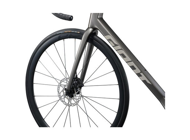 Giant TCR Advanced 2 KOM Stealth Chrome Lett, rask og aerodynamisk 