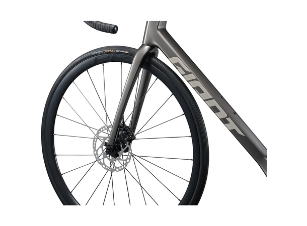 Giant TCR Advanced 2 KOM Stealth Chrome Lett, rask og aerodynamisk 