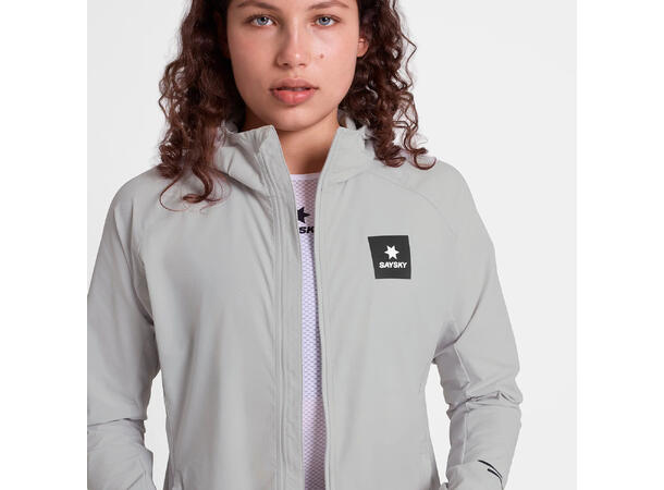 SAYSKY W Clean Pace Flex Hooded Jacket Vindtett og vannavvisende løpejakke