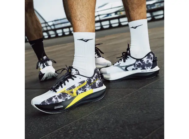 Mizuno Wave Rider 30 Lett, responsiv og allsidig løpesko 