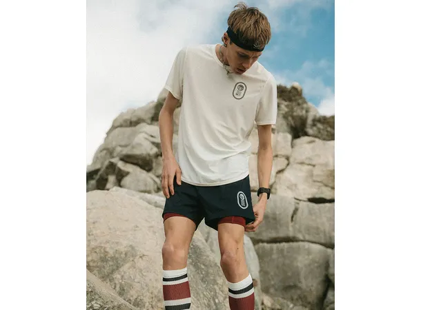 YMR Track Club Stadion Mens 2in1 Shorts Lett og fleksibel 2 i 1 shorts 