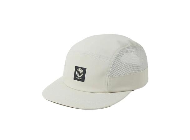 YMR Track Club Nordic Runrise Cap Hvit løpecaps med god lufting (OZ) 