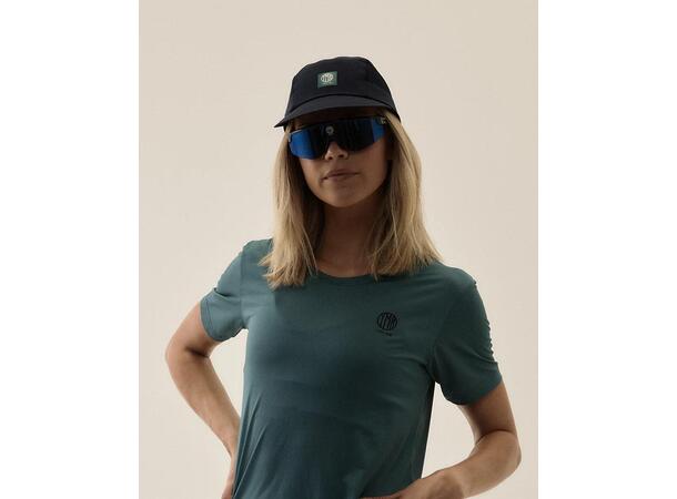 YMR Track Club Nordic Runrise Cap Navy Hvit løpecaps med god lufting (OZ) 