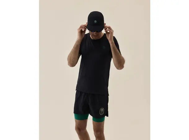 YMR Track Club Nordic Runrise Cap Navy Hvit løpecaps med god lufting (OZ) 