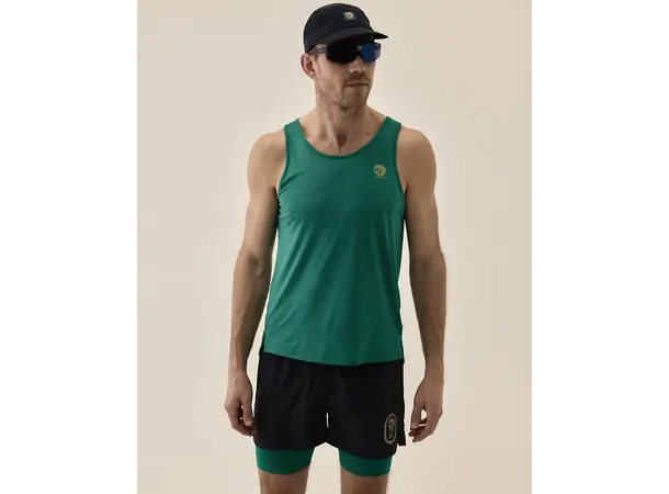YMR Track Club Nordic Runrise Cap Navy Hvit løpecaps med god lufting (OZ) 
