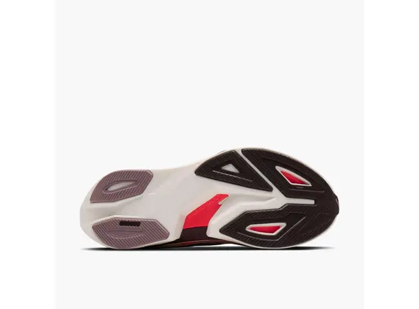 Brooks Hyperion Max 4 W Rask, stabil og mer dempet enn noen gang 