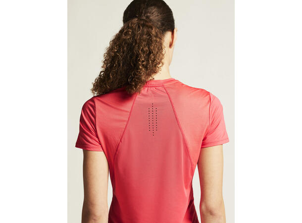 Craft ADV Essence SS Tee 2 W Cheer Myk og funksjonell t-skjorte til trening 