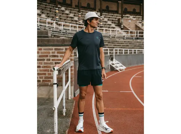 YMR Track Club Runrise T-shirt (M) Lett og hurtigtørkende t-skjorte 