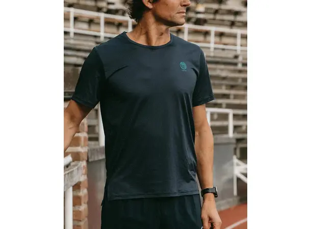 YMR Track Club Runrise T-shirt (M) Lett og hurtigtørkende t-skjorte 
