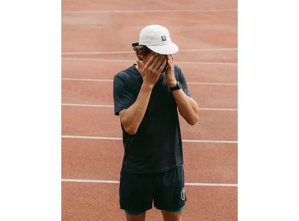 YMR Track Club Runrise T-shirt (M) Lett og hurtigtørkende t-skjorte 